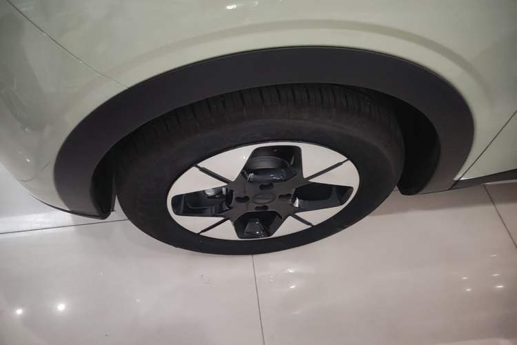 Used Geely Galaxy Geome 2025 UP 410km Exploration+ Edition Left Front Wheel Hub