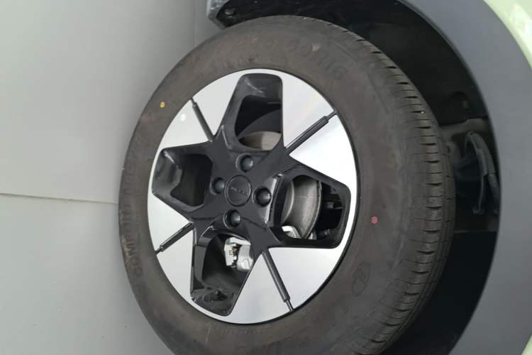 Used Geely Galaxy Geome 2025 UP 410km Exploration+ Edition Left Front Wheel Hub