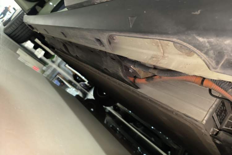 Used Geely Galaxy Geome 2025 UP 410km Exploration+ Edition Left Side Sill