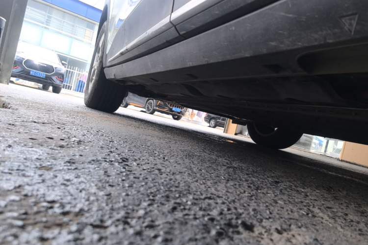 Used Geely Galaxy Geome 2025 UP 410km Exploration+ Edition Left Side Sill