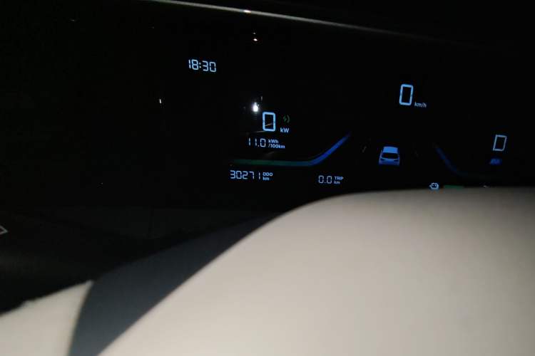 Used Geely Galaxy Geome 2025 410 km Free Version Odometer Close Up