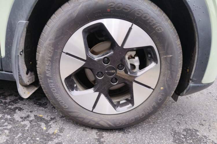 Used Geely Galaxy Geome 2025 UP 410km Exploration Edition Right Front Wheel Hub