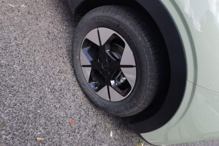 Used Geely Galaxy Geome 2025 UP 410km Exploration+ Edition Right Front Wheel Hub
