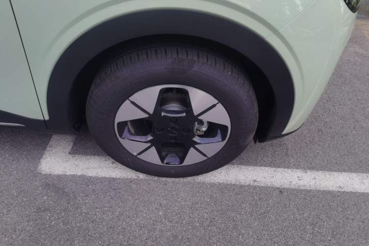 Used Geely Galaxy Geome 2025 310km Dream Edition Right Front Wheel Hub