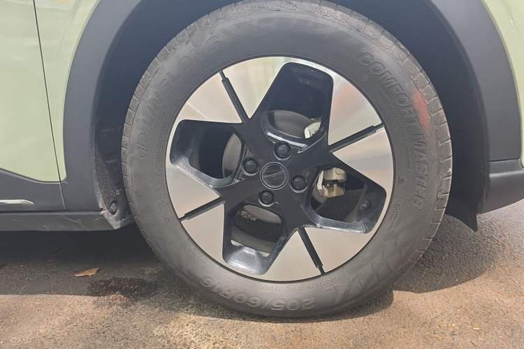 Used Geely Galaxy Geome 2025 UP 410km Exploration Edition Right Front Wheel Hub