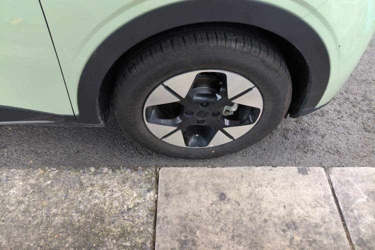 Used Geely Galaxy Geome 2025 UP 410km Exploration Edition Right Front Wheel Hub
