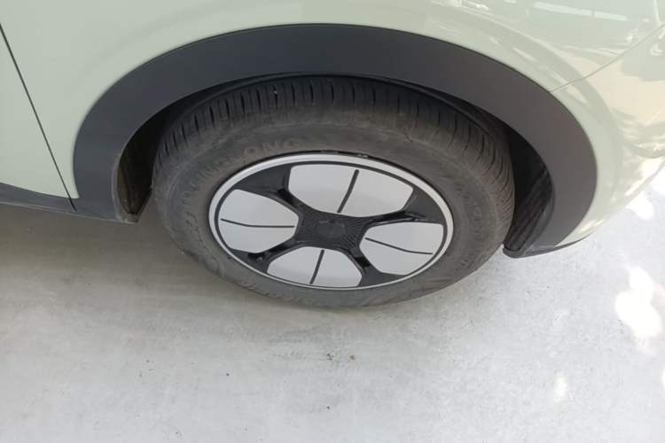 Used Geely Galaxy Geome 2025 310km Youth Edition Right Front Wheel Hub