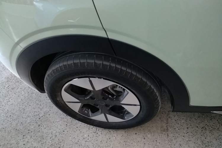 Used Geely Galaxy Geome 2025 UP 410km Exploration+ Edition Right Rear Wheel Hub