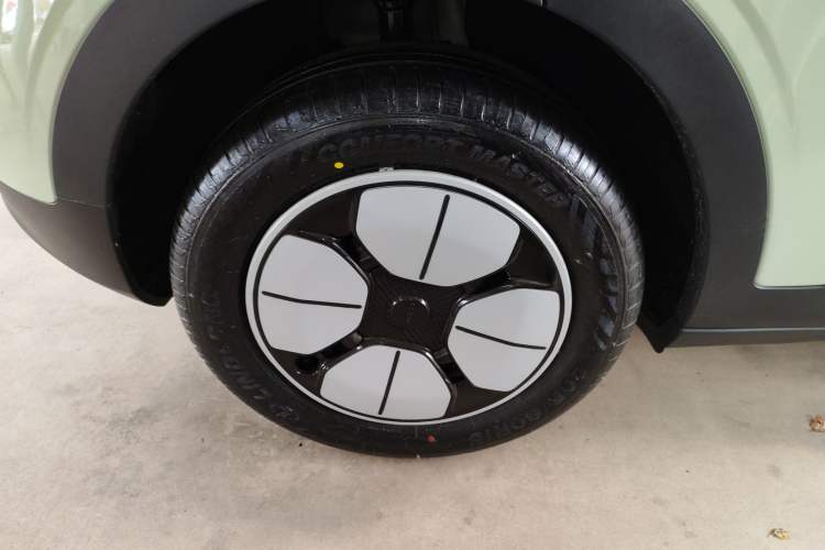 Used Geely Galaxy Geome 2025 310km Youth Edition Right Rear Wheel Hub