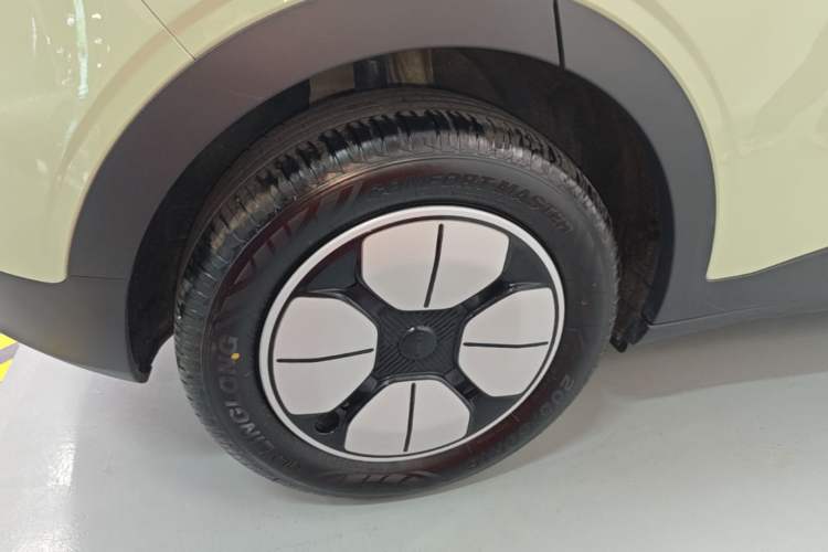 Used Geely Galaxy Geome 2025 310km Youth Edition Right Rear Wheel Hub