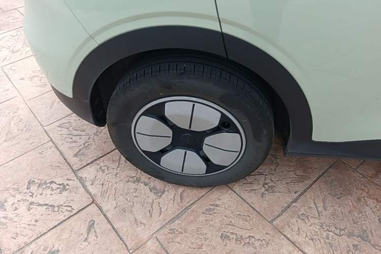 Used Geely Galaxy Geome 2025 310km Youth Edition Right Rear Wheel Hub