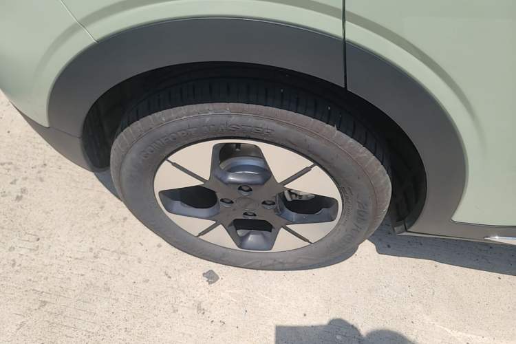 Used Geely Galaxy Geome 2025 UP 410km Exploration+ Edition Right Rear Wheel Hub