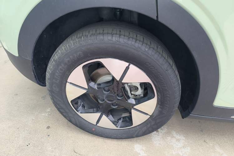 Used Geely Galaxy Geome 2025 UP 410km Exploration+ Edition Right Rear Wheel Hub