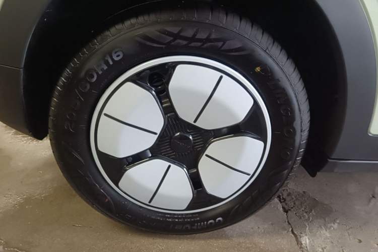Used Geely Galaxy Geome 2025 310km Youth Edition Right Rear Wheel Hub