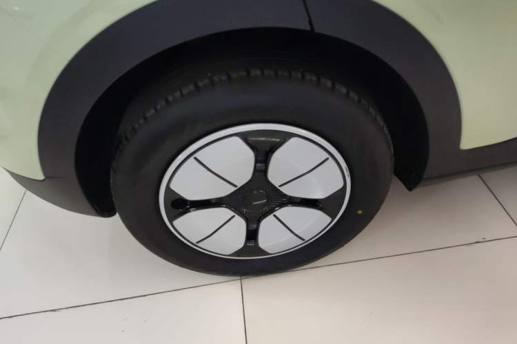 Used Geely Galaxy Geome 2025 310km Youth Edition Right Rear Wheel Hub