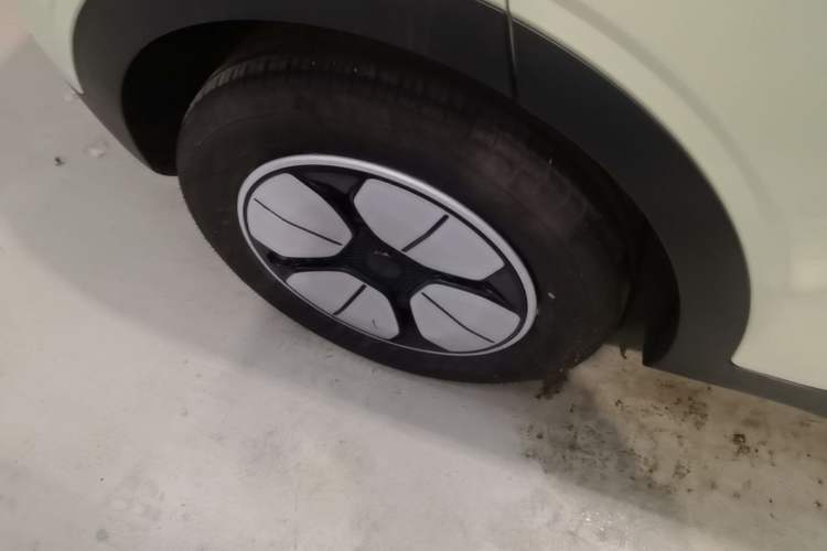 Used Geely Galaxy Geome 2025 310km Youth Edition Right Rear Wheel Hub