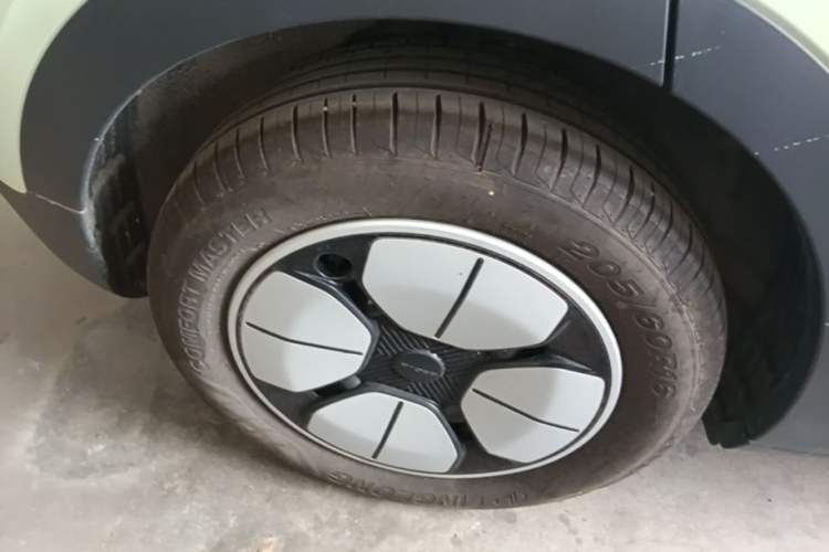 Used Geely Galaxy Geome 2025 310km Youth Edition Right Rear Wheel Hub