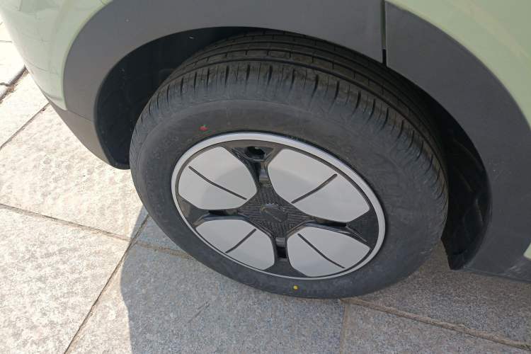 Used Geely Galaxy Geome 2025 310km Youth Edition Right Rear Wheel Hub