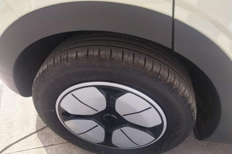 Used Geely Galaxy Geome 2025 310km Youth Edition Right Rear Wheel Hub