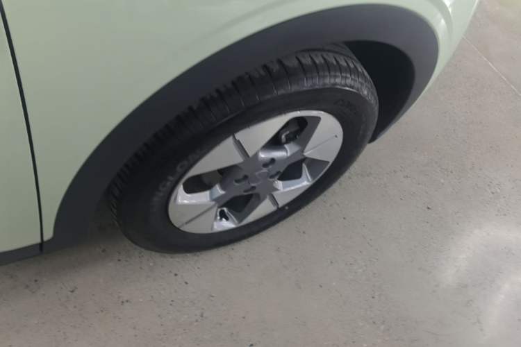 Used Geely Galaxy Geome 2025 UP 410km Exploration+ Edition Right Rear Wheel Hub