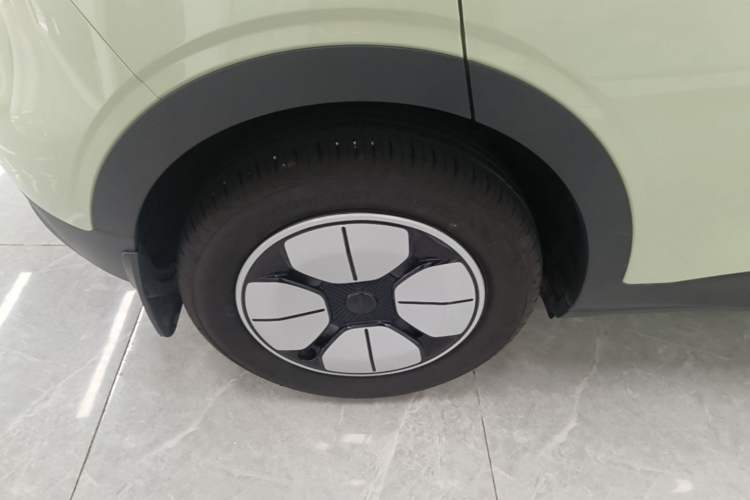 Used Geely Galaxy Geome 2025 310km Youth Edition Right Rear Wheel Hub