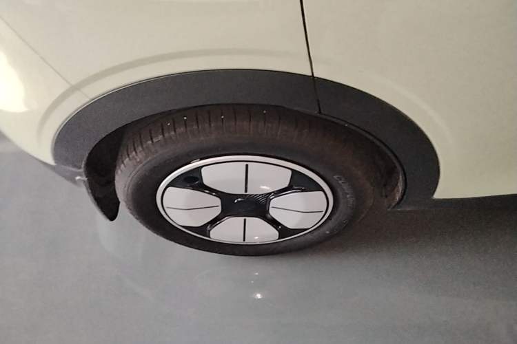 Used Geely Galaxy Geome 2025 310km Youth Edition Right Rear Wheel Hub