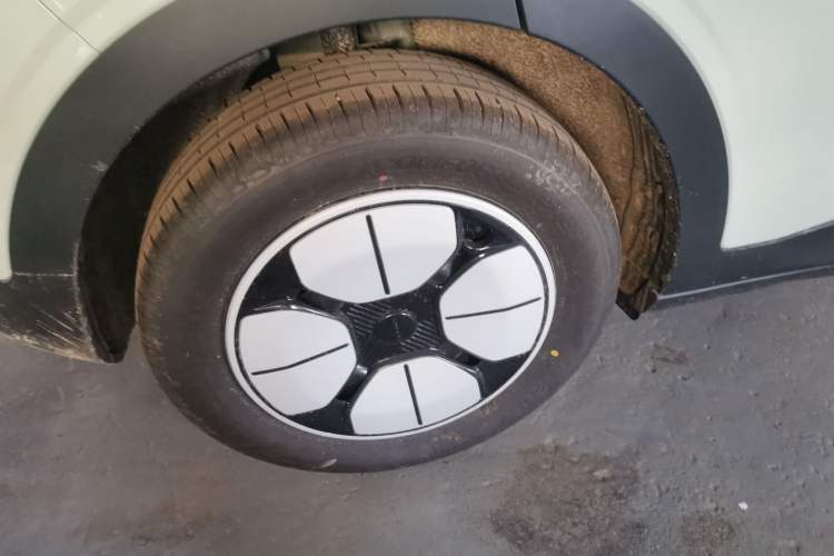 Used Geely Galaxy Geome 2025 310km Youth Edition Right Rear Wheel Hub
