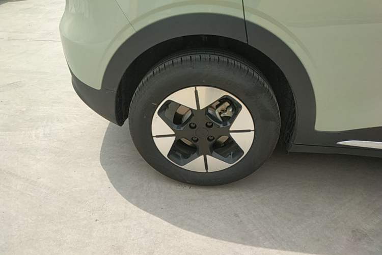 Used Geely Galaxy Geome 2025 310km Dream Edition Right Rear Wheel Hub