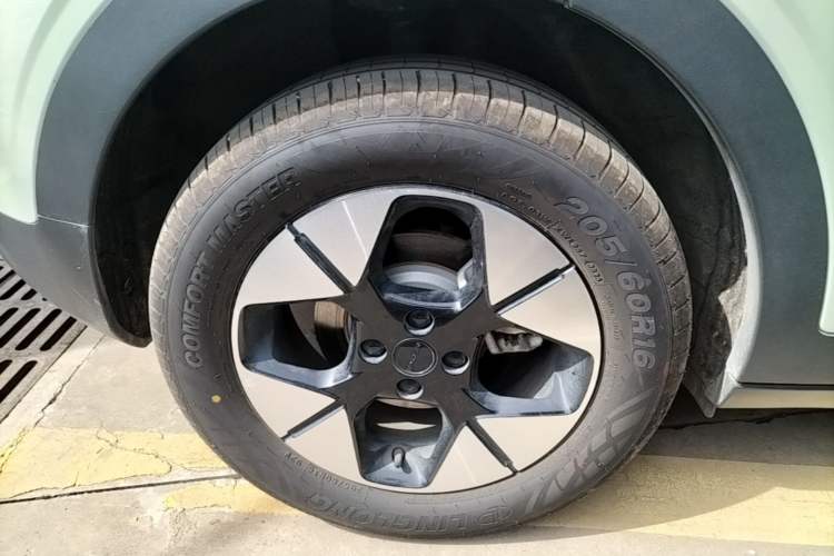 Used Geely Galaxy Geome 2025 410 km Free Version Right Rear Wheel Hub