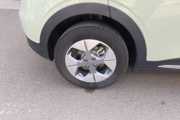 Used Geely Galaxy Geome 2025 UP 410km Exploration+ Edition Right Rear Wheel Hub