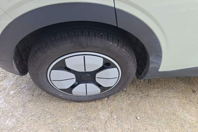 Used Geely Galaxy Geome 2025 310km Youth Edition Right Rear Wheel Hub
