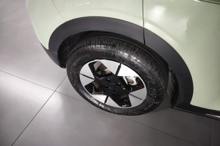 Used Geely Galaxy Geome 2025 410 km Free Version Right Rear Wheel Hub