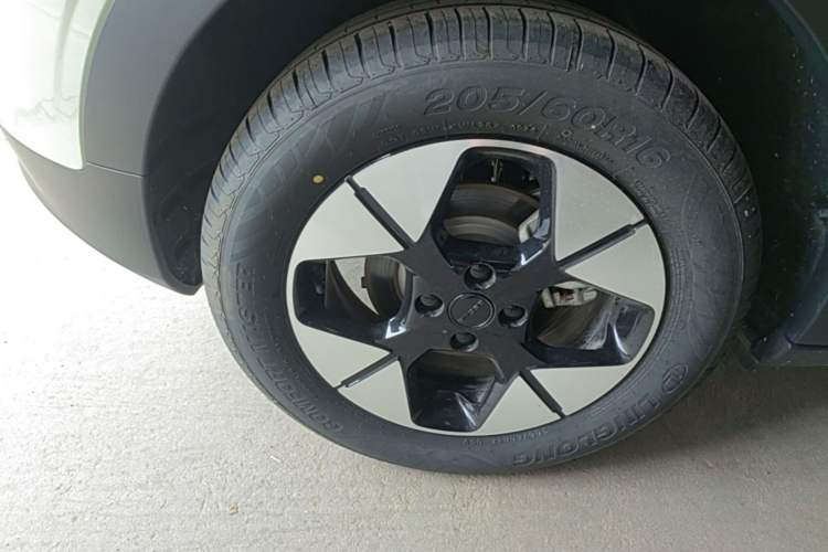 Used Geely Galaxy Geome 2025 UP 410km Exploration+ Edition Right Rear Wheel Hub