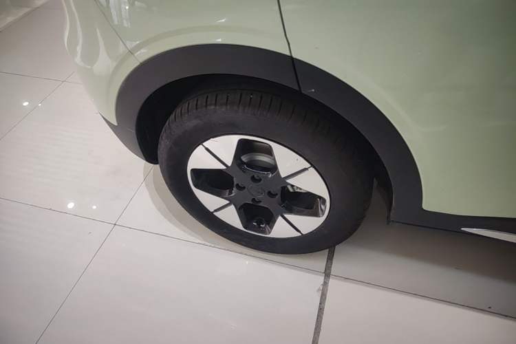 Used Geely Galaxy Geome 2025 UP 410km Exploration+ Edition Right Rear Wheel Hub