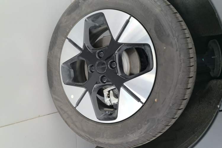 Used Geely Galaxy Geome 2025 UP 410km Exploration+ Edition Right Rear Wheel Hub