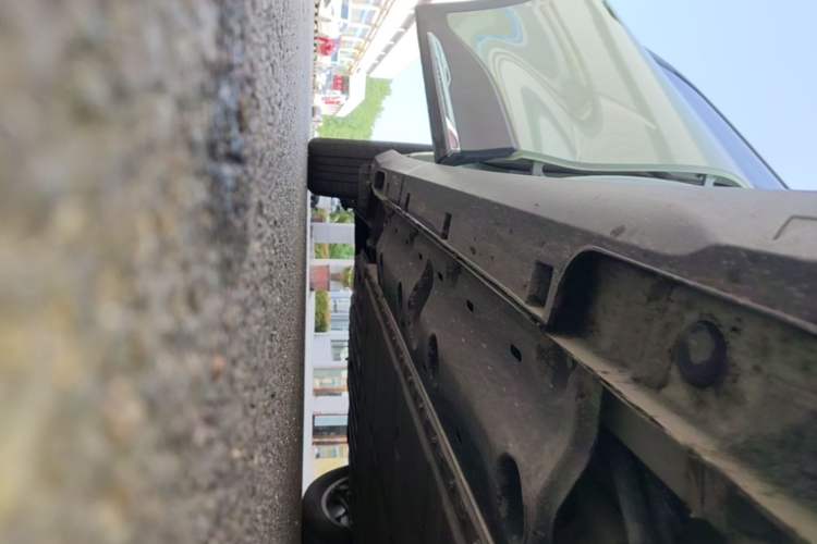 Used Geely Galaxy Geome 2025 UP 410km Exploration+ Edition Right Side Sill