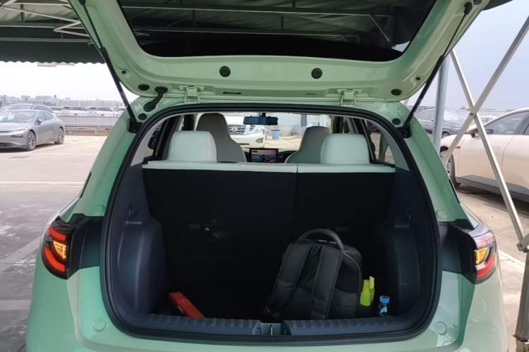 Used Geely Galaxy Geome 2025 310km Youth Edition Trunk