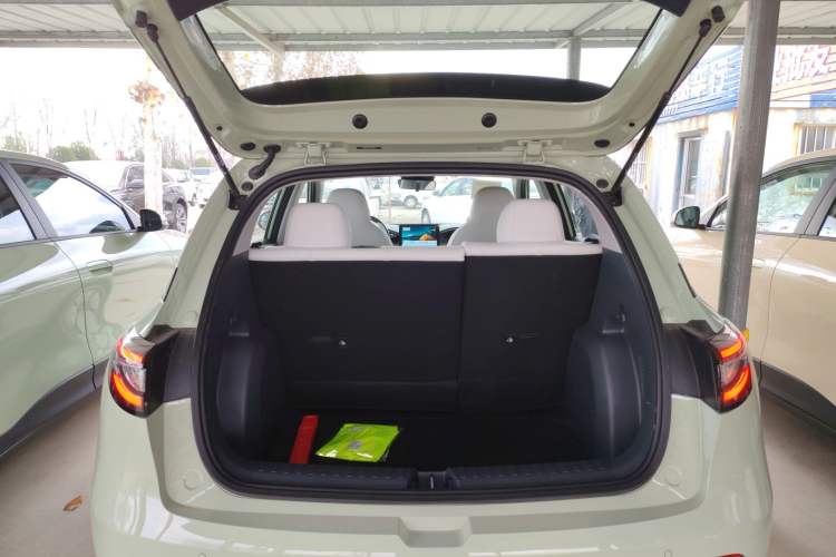 Used Geely Galaxy Geome 2025 310km Youth Edition Trunk