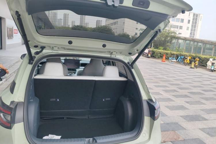 Used Geely Galaxy Geome 2025 UP 410km Exploration Edition Trunk