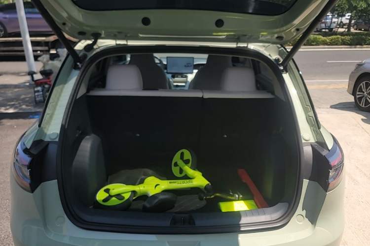 Used Geely Galaxy Geome 2025 UP 410km Exploration+ Edition Trunk