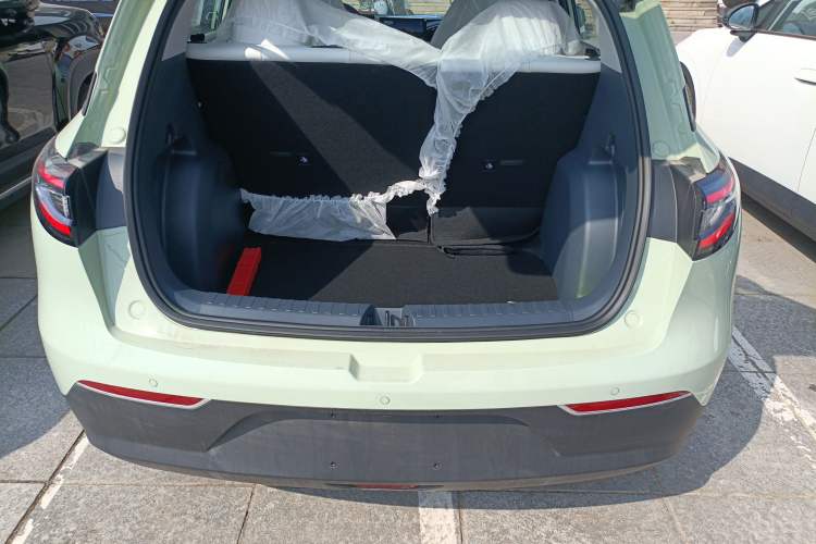 Used Geely Galaxy Geome 2025 310km Youth Edition Trunk