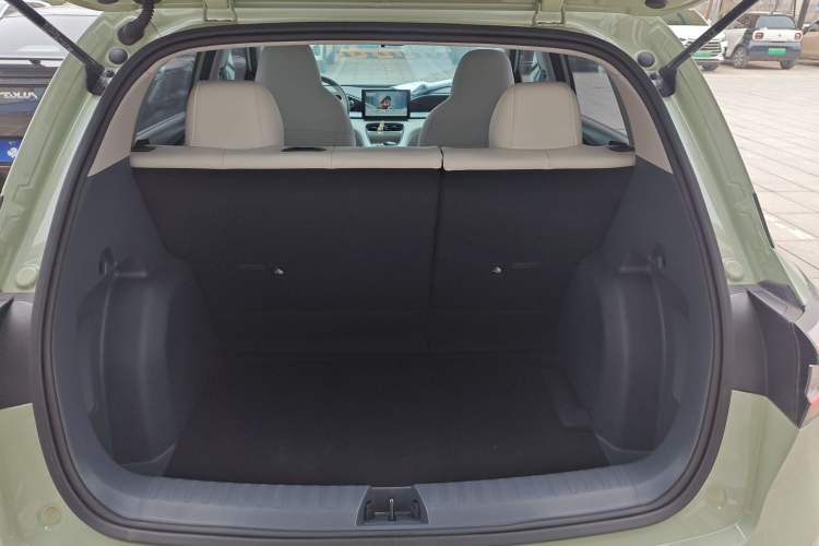 Used Geely Galaxy Geome 2025 310km Youth Edition Trunk