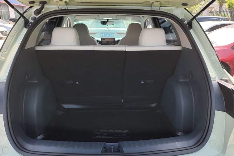 Used Geely Galaxy Geome 2025 310km Youth Edition Trunk