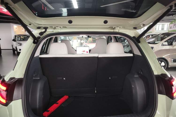 Used Geely Galaxy Geome 2025 410 km Free Version Trunk