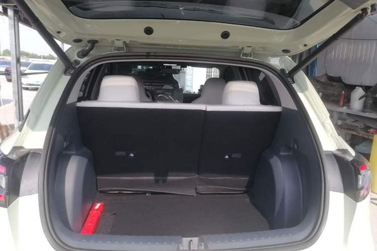 Used Geely Galaxy Geome 2025 UP 410km Exploration Edition Trunk