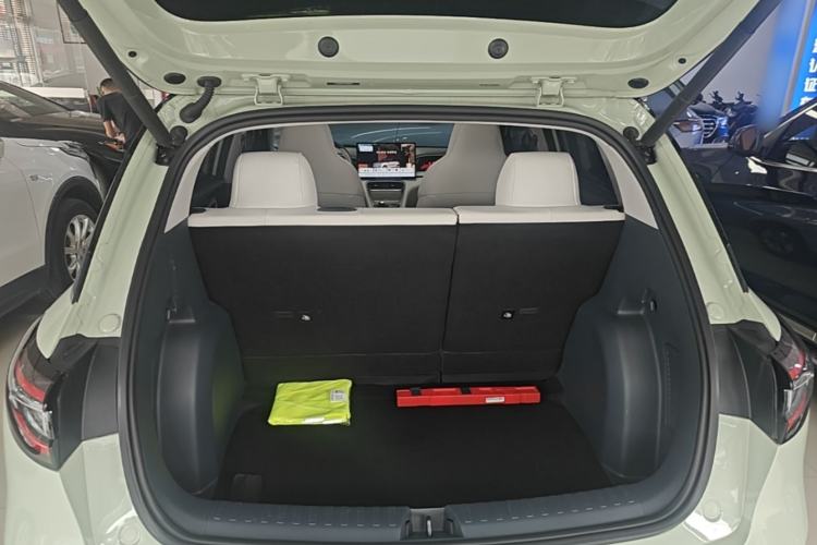 Used Geely Galaxy Geome 2025 UP 410km Exploration+ Edition Trunk
