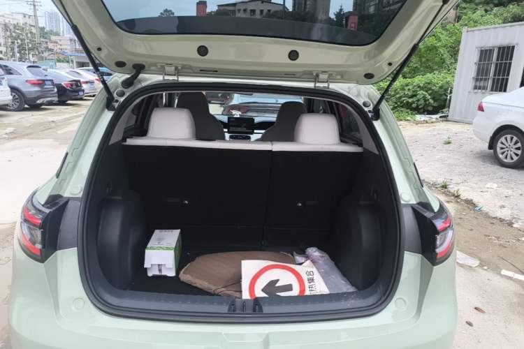 Used Geely Galaxy Geome 2025 310km Youth Edition Trunk