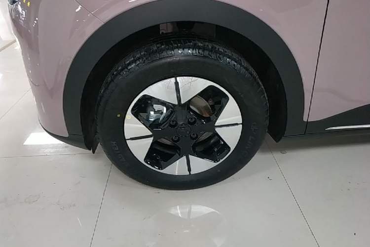 Used Geely Galaxy Geome 2025 UP 410km Exploration Edition Left Front Wheel Hub