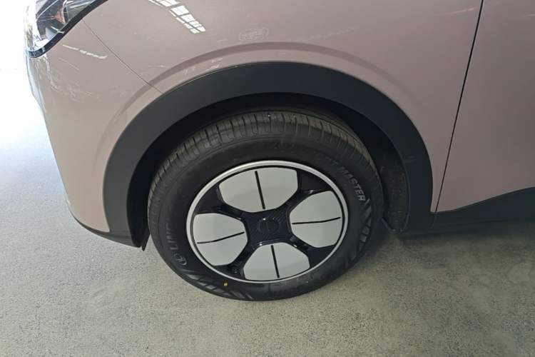 Used Geely Galaxy Geome 2025 310km Youth Edition Left Front Wheel Hub