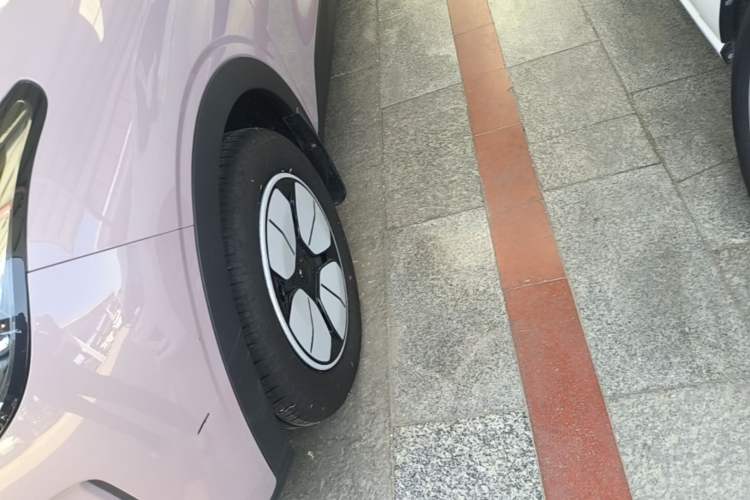 Used Geely Galaxy Geome 2025 310km Youth Edition Left Front Wheel Hub